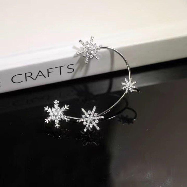 雪のジルコニアピアス
