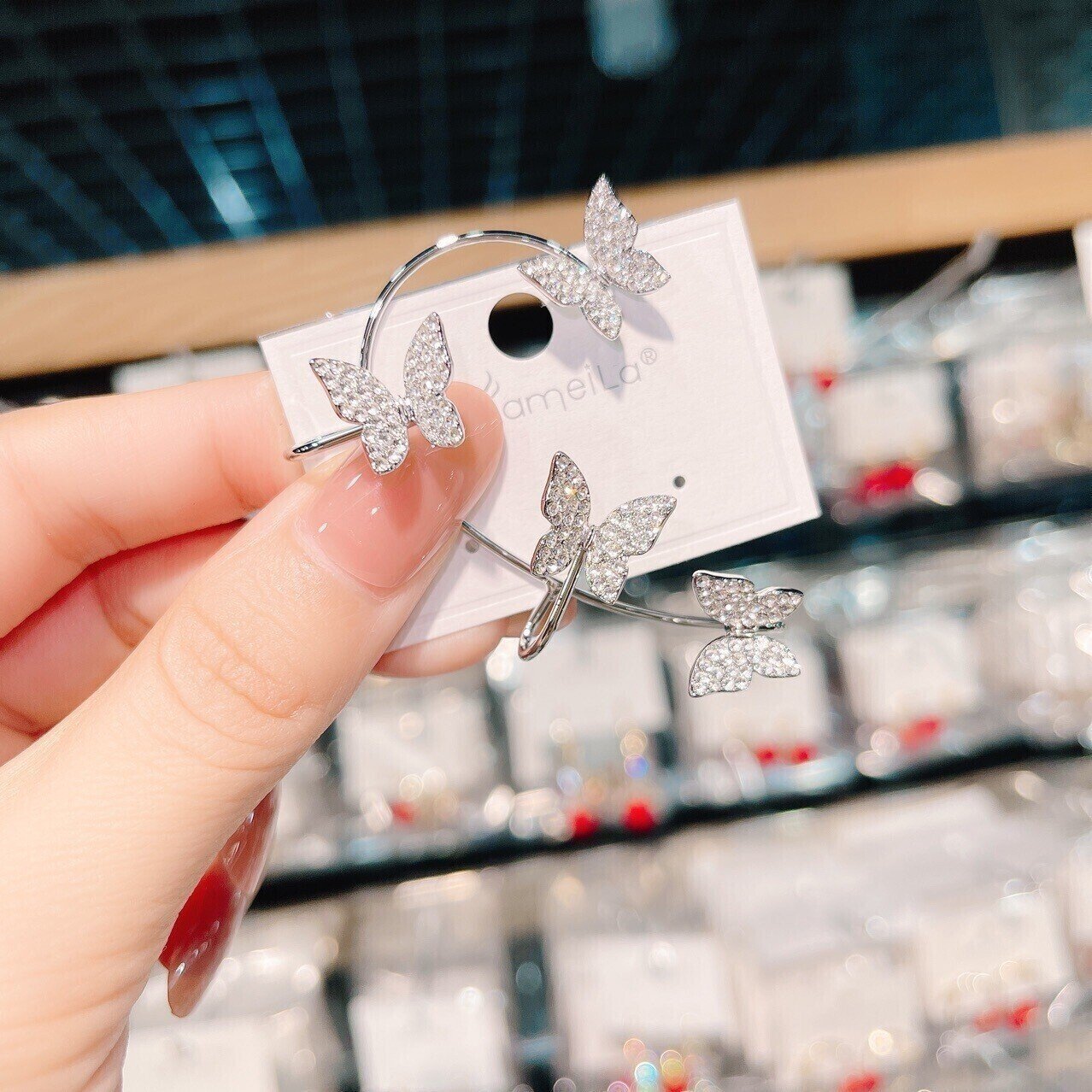 蝶のジルコニアピアス