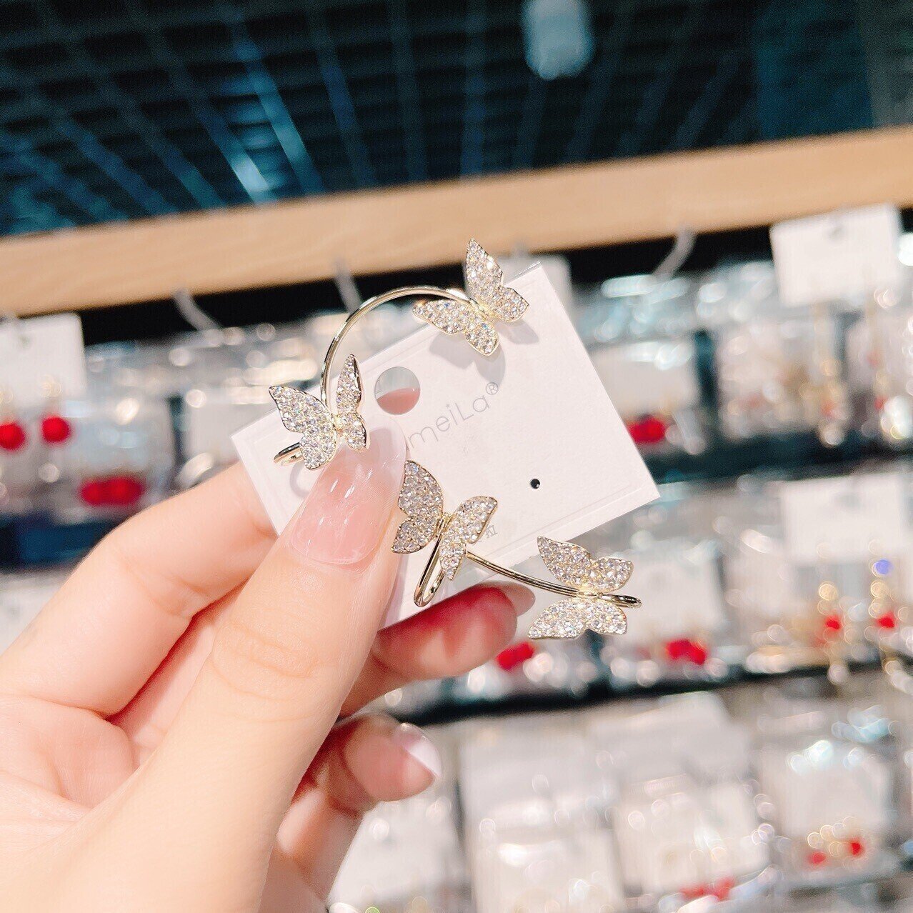 蝶のジルコニアピアス