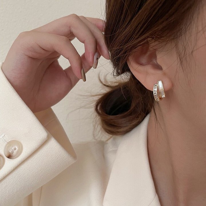 バイモシャインジルコンピアス